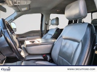 Alliant le légendaire moteur V8Ta 5,0L de 400 chevaux à un habitacle luxueux en cuir, le Ford F-150... (image 9)