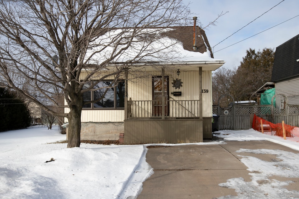 2.5 Bed / 1 Bath Home in Sault Ste. Marie, ON – $2,199/month + U 2