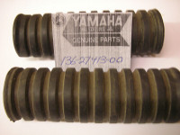 NOS Yamaha Foot peg rubbers 136-27413-00