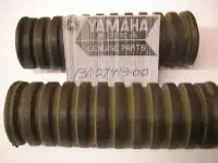 NOS Yamaha Foot peg rubbers 136-27413-00