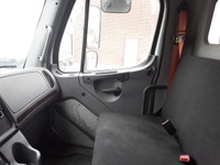 2018 Freightliner M2 106 Ryder Stock ID: 221100 Transmission Type/Speed: AUTO 6 Engine: DIESEL L9'17... (image 9)