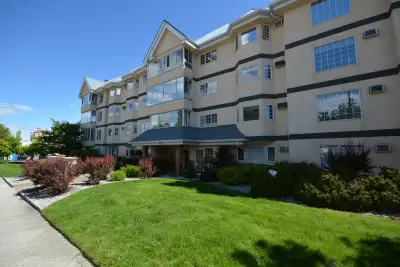 This bright, clean & spacious 1415 sqft 2 bed + den/2 bath 55+ condo is centrally located just minut...