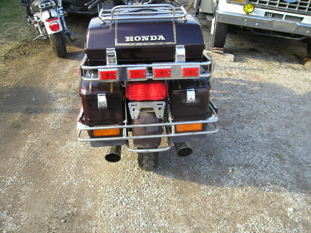 Honda gold wings 1100 interstate & 1100 parts bike in Street, Cruisers & Choppers in Sault Ste. Marie - Image 2