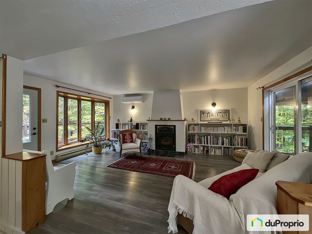 $480,000 - Country home for sale in Bolton-Est — photo 2