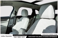 2022 Jaguar F-PACE P250 S Experience the Jaguar F-PACE P250 S with only 28004 km on the odometer. Fi... (image 8)