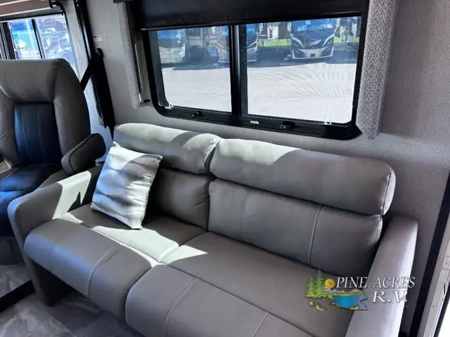 2021 Holiday Rambler Admiral 34J only 13 Milles in RVs & Motorhomes in Moncton - Image 18