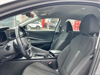 Navigate with confidence and comfort in the 2023 Hyundai Elantra Preferred. This stunning Fluid Meta... (image 7)