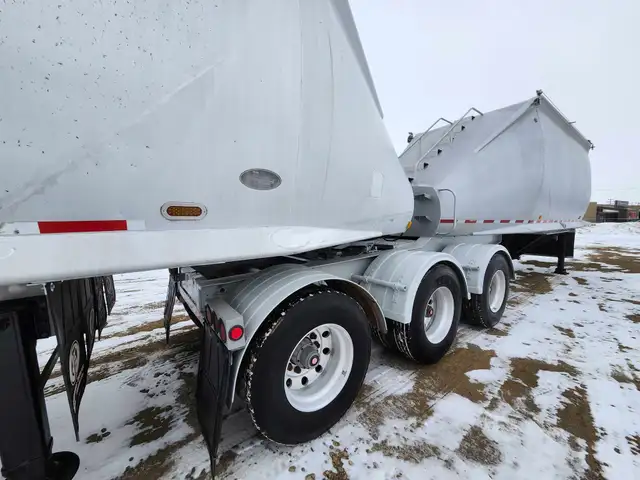 2002 Beall Super B-Train Hopper/Grain/Tri-Tri axles in Heavy Equipment in Barrie - Image 37