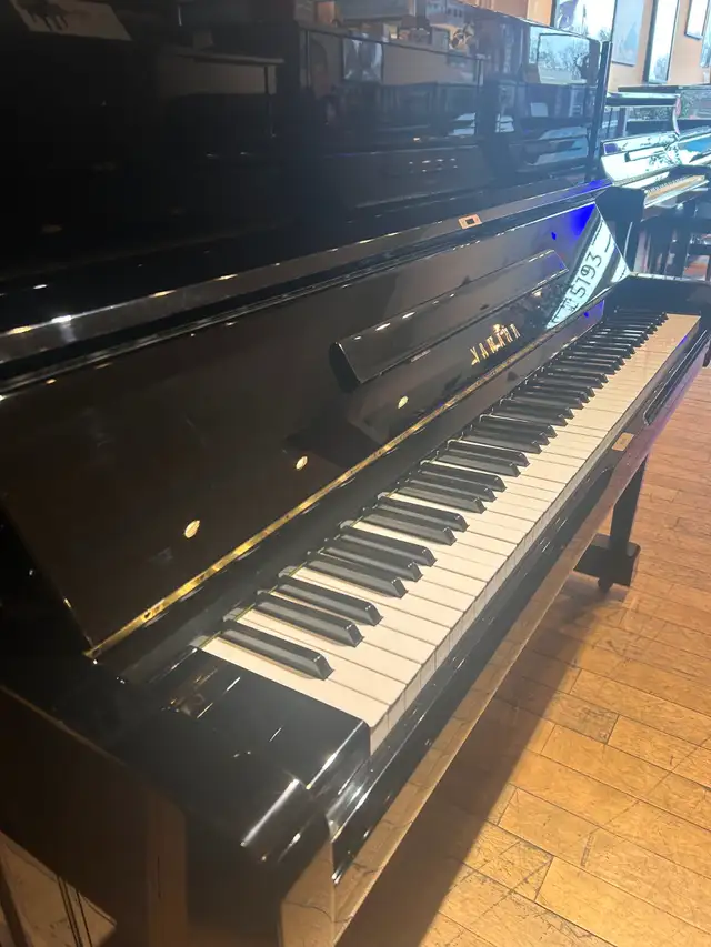 PIANO YAMAHA U1A (1984) in Pianos & Keyboards in City of Montréal - Image 3