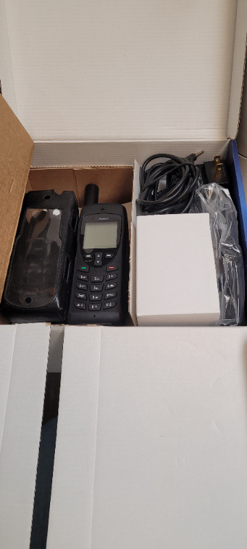 Iridium-9555 Satellite phone like new $725 in General Electronics in Cranbrook - Image 3