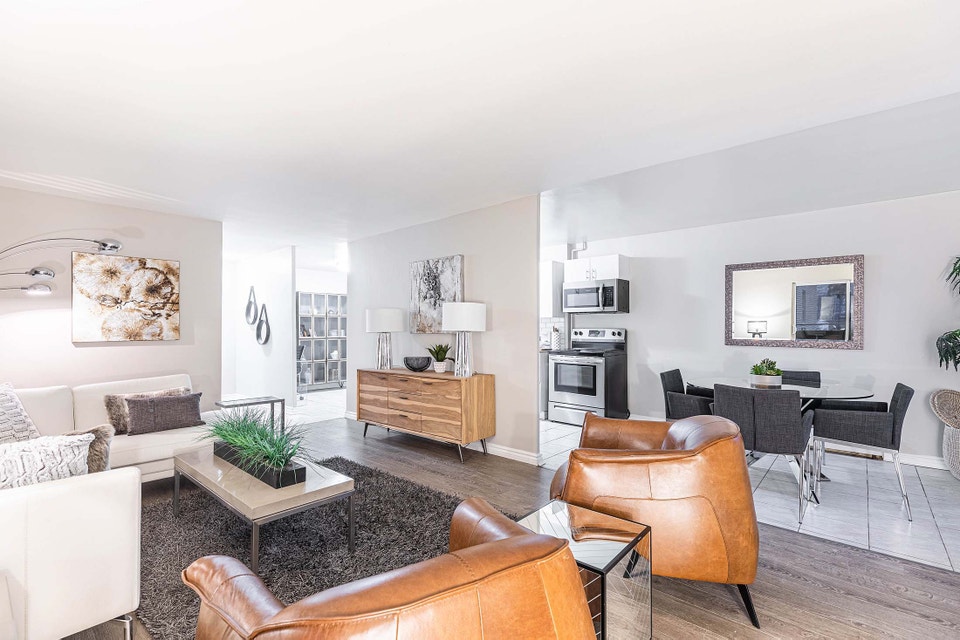 Two Bedroom Apartment Downtown London + New Fitness Room! 3