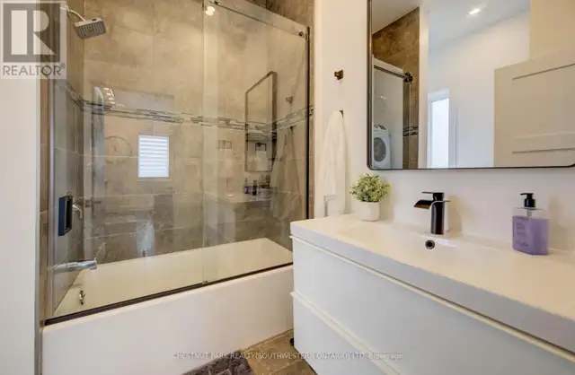 19 CEDAR STREET Cambridge, Ontario in Houses for Sale in Cambridge - Image 28