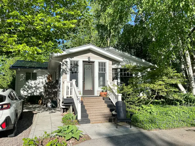 Detached Bungalow on a Huge Lot in Newmarket