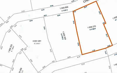 Become the owner of a stunning wooded lot of over 2 acres (3 cadastral lots) just 20 minutes from Ot...