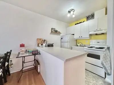 Appartement 3 et demi, semi meublé, situé dans un complexe immobilier localisé à Sainte-Foy à proxim...