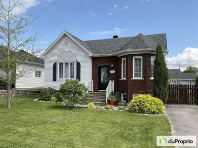 ***Offre d'achat acceptée*** Magnifique propriété à aire ouverte, située dans un secteur paisible et...