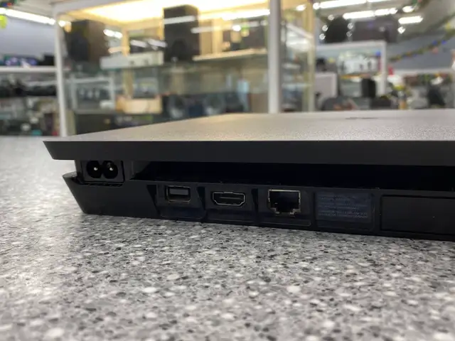 Sony PlayStation 4 500GB Console in Sony Playstation 4 in City of Toronto - Image 4