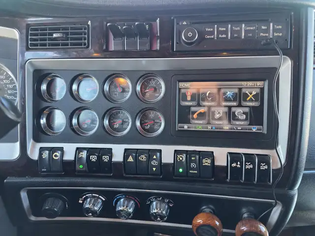 2013 KENWORTH W900 in Heavy Trucks in Saskatoon - Image 30