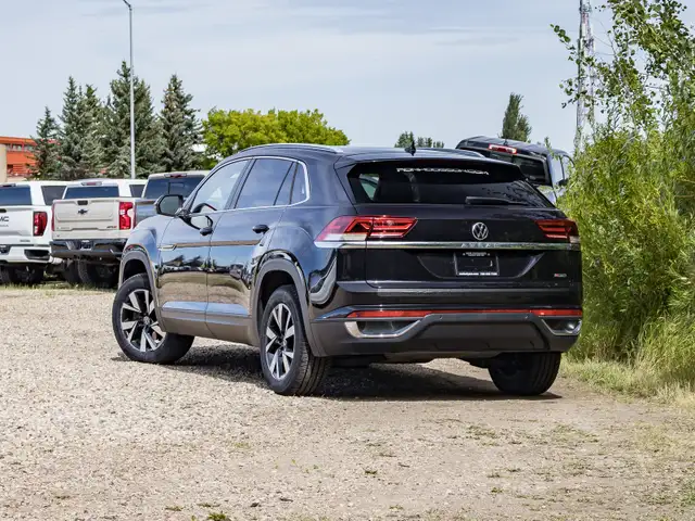 2020 Volkswagen Atlas Cross Sport Comfortline 2.0 Tsi in Cars & Trucks in Edmonton - Image 8