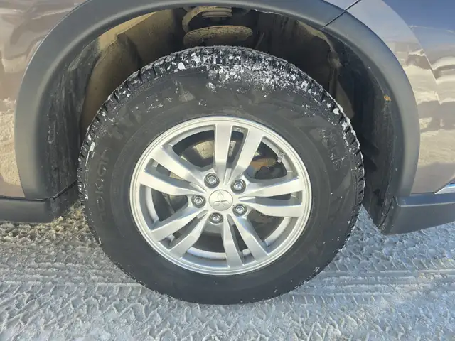 2017 Mitsubishi Outlander ES AWD in Cars & Trucks in Sudbury - Image 8