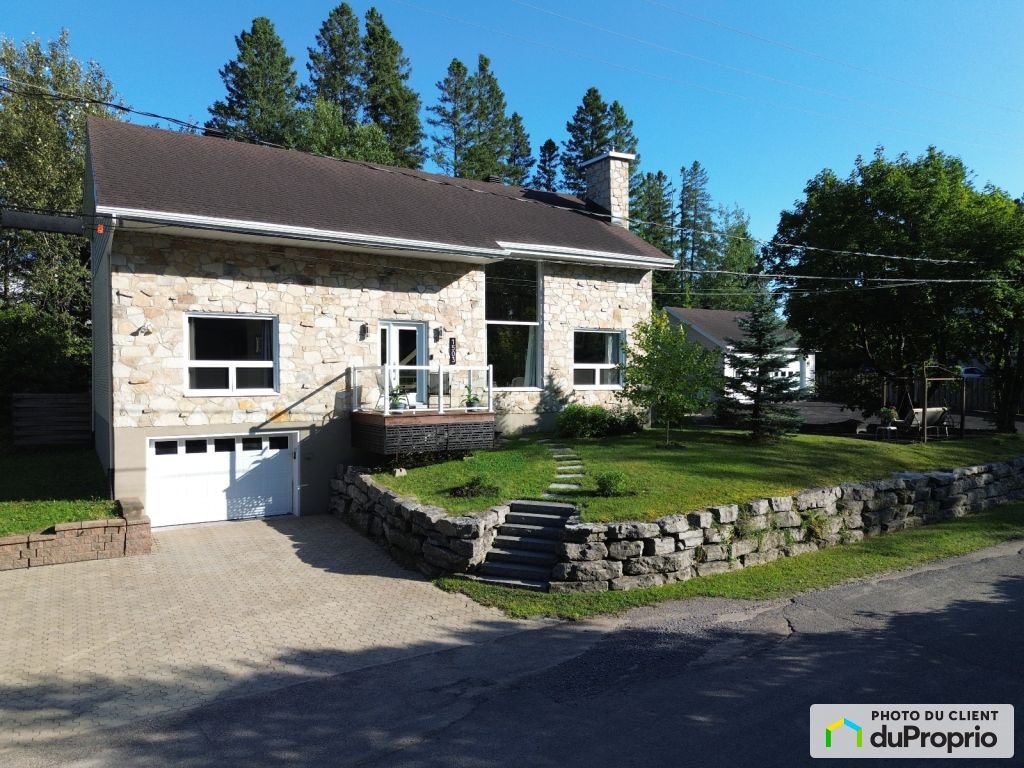 $699,000 - 2 Storey for sale in Val-Belair — photo 1
