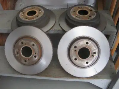 I am selling a set of 4 Front and rear genuine factory Honda odyssey brake disk rotors that came off...