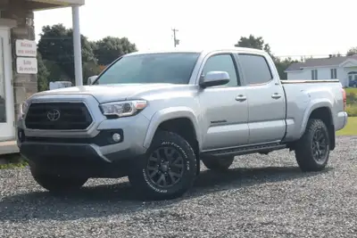Toyota Tacoma SR5 4X4 2023! Cabine Double Cab (Grosses Portes) / Boite longue (6 pieds) Très bien éq...