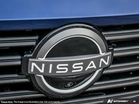 The stunning Deep Ocean Blue Pearl finish of this 2025 Nissan Murano SV, with only 14 kilometers, hi... (image 9)