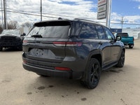 This Jeep Grand Cherokee delivers a Regular Unleaded V-6 3.6 L/220 engine powering this Automatic tr... (image 5)