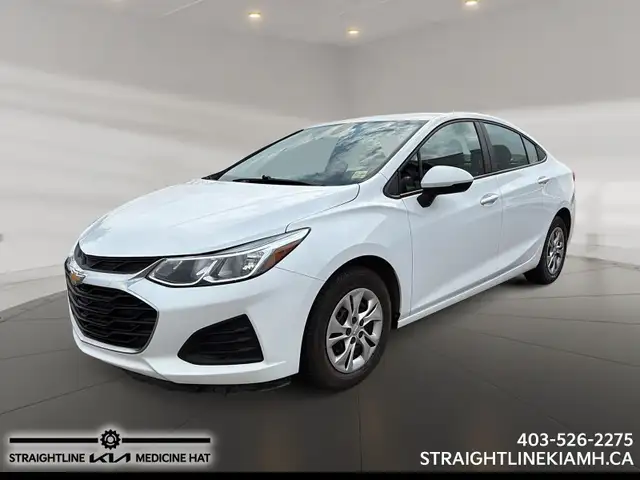 2019 Chevrolet Cruze LS Clean Carfax, One Owner, Low KMS, Reliab