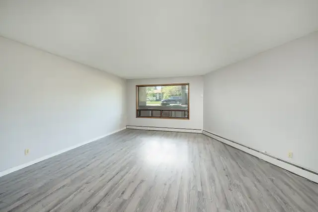 Carlton Court - 1 BED ROOM Apartment for Rent in Long Term Rentals in Edmonton - Image 7