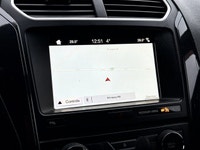 * Intelligent 4WD with different drive modes * 7-passenger seating with flexible cargo space and ava... (image 8)