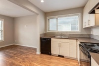 Amenities: Great Location • Close to Mountains • In-Suite Laundry Suite & Building: Three-bedroom su... (image 6)