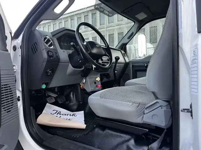 2011 Ford F750 18 Foot Cummins Manual Flatdeck in Heavy Trucks in Winnipeg - Image 36