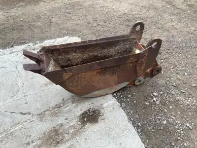 Welcome to Kent Farm Supplies Limited! 12in. MINI EXCAVATOR BUCKET New/Used : Used Width : 12 in .