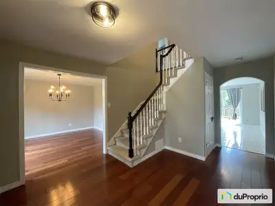 Traduction automatique Maison lumineuse et spacieuse de deux étages dans le quartier populaire de «...