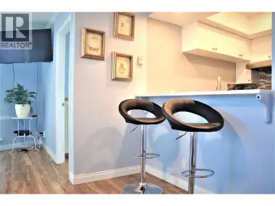Fully furnished 2 beds 1 bath high level corner apartment unit Unit Details: o 2 bedroom o 1 bathroo...