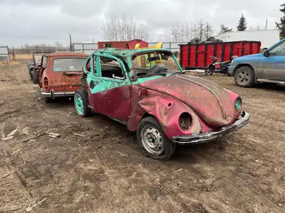 EARLY 70'SVW BEETLE AND AND SQUAREBACK BODIES FOR PARTS COULD USE A COAT OF WAX SUSPENSION PIECES NO...