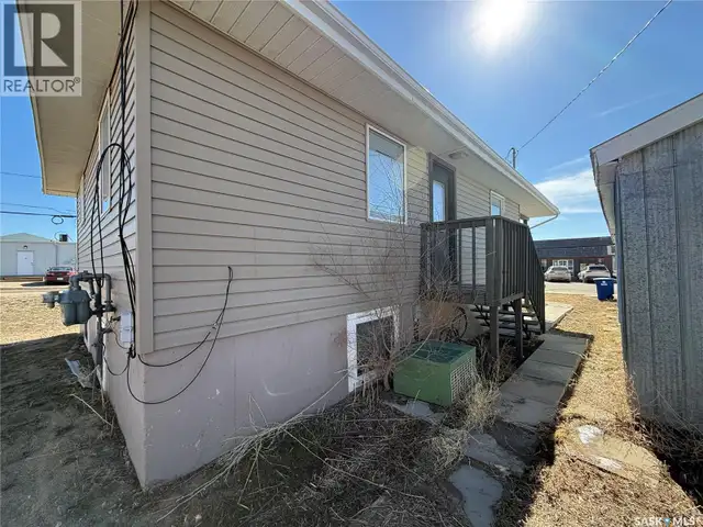 112 1st AVENUE W Kindersley, Saskatchewan in Houses for Sale in Saskatoon - Image 17