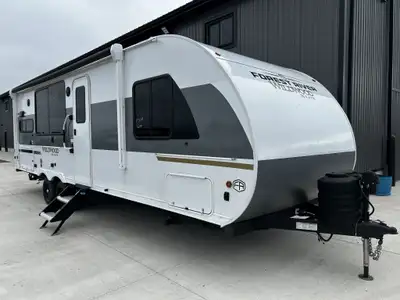 New Model! The Wildwood X-Lite 24VIEW floorplan offers standard hung fiberglass exterior and solid s...