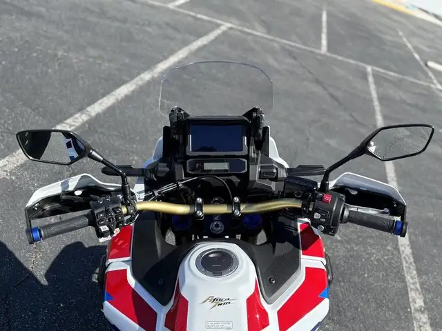 2025 HONDA AFRICA TWIN ADVENTURE SPORTS ES DCT-WHITE! in Street, Cruisers & Choppers in Saskatoon - Image 11