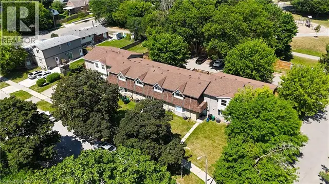 136 JANSEN Avenue Kitchener, Ontario in Long Term Rentals in Kitchener / Waterloo - Image 6
