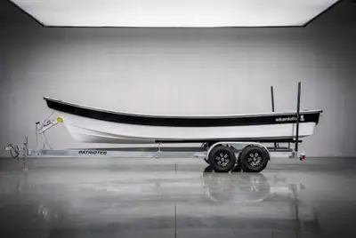 YQJKN003C626 Le Bateau de transport CORVINA 250 est une embarcation commerciale robuste et performan...