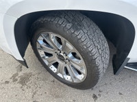 2020 GMC Yukon SLT Full-Size Luxury Meets Power and Capability This 2020 GMC Yukon SLT is the perfec... (image 3)