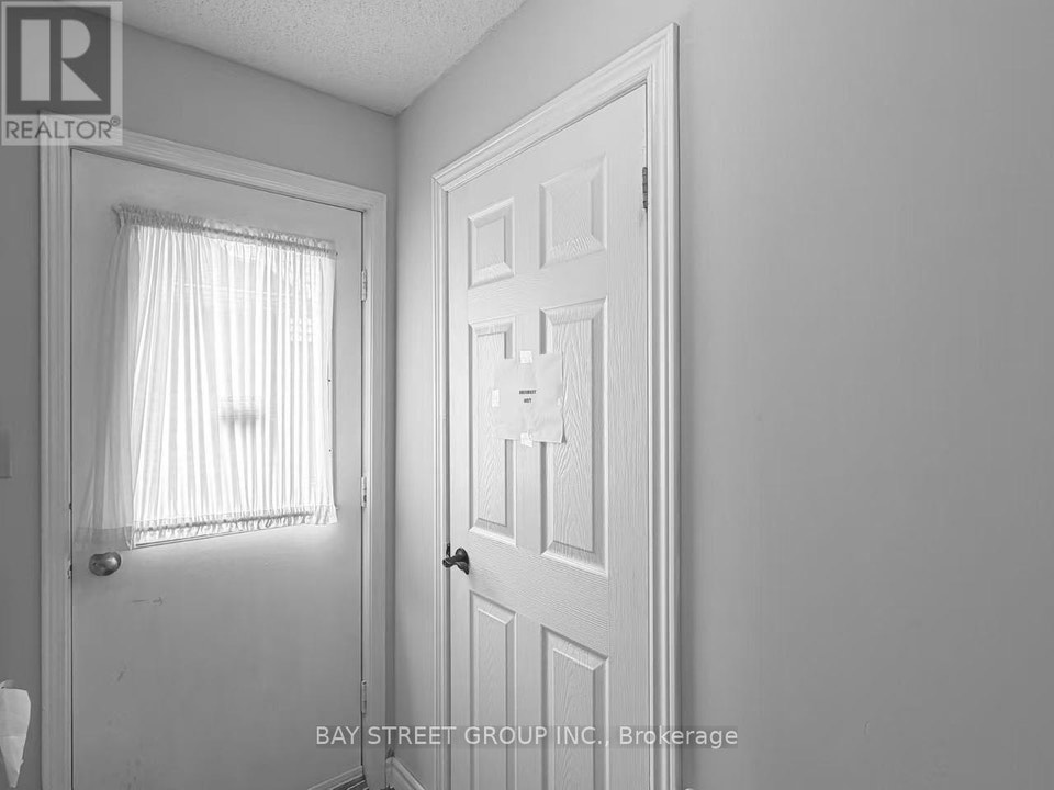 27 GLADIOLA COURT Whitby (Rolling Acres), Ontario 4
