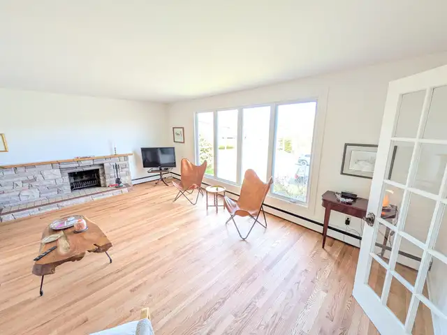 Bright, Spacious, Beautiful 3 bedroom main floor - West End in Long Term Rentals in St. John's - Image 5