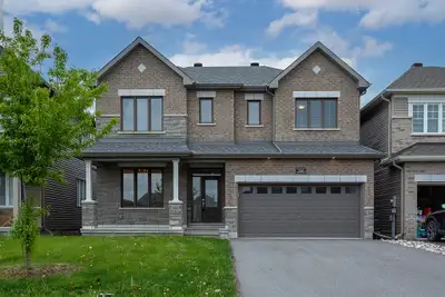 Spacious 4-Bedroom Family Home in Orléans Fireplace, Double Garage & Private Backyard 166 Aquarium A...