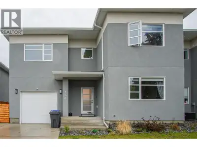 Over 1900 sqft, 4 bed, 3.5 bath half duplex home is sure to impress! Main floor with large living/di...