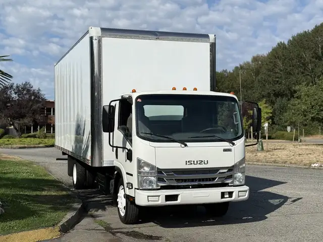 2019 Isuzu NRR 20 Foot Cube Van in Heavy Trucks in Delta/Surrey/Langley - Image 3