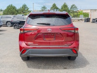 ALG Residual Value Awards, Residual Value Awards. This Toyota Highlander has a durable Regular Unlea... (image 3)